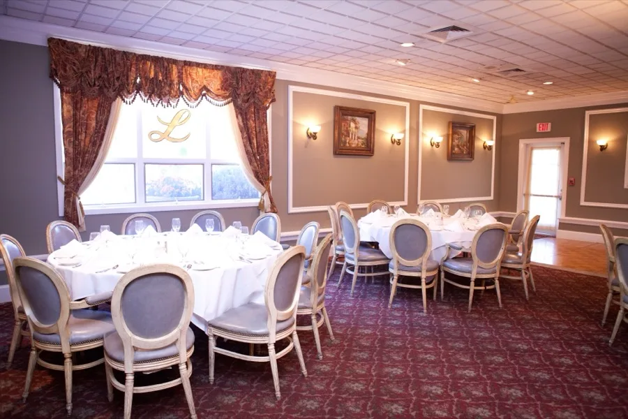 Dining room adjoining the bar at Luciano's